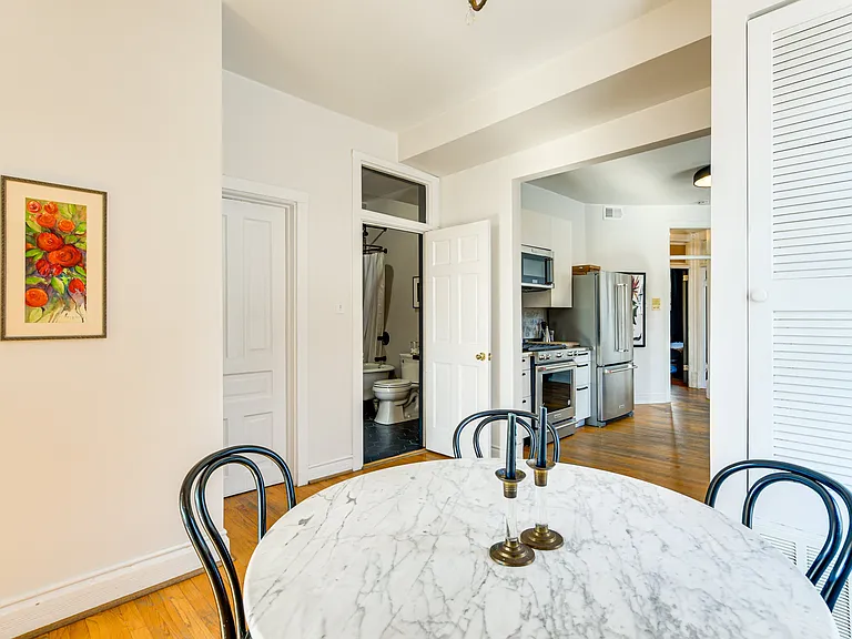 2256 W Grand Ave #3 — Photo 2