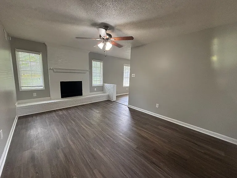 3989 Battlefield Dr — Photo 10