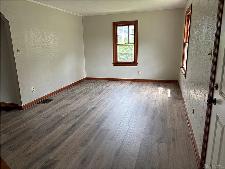 1407 Arlington Dr — Photo 3