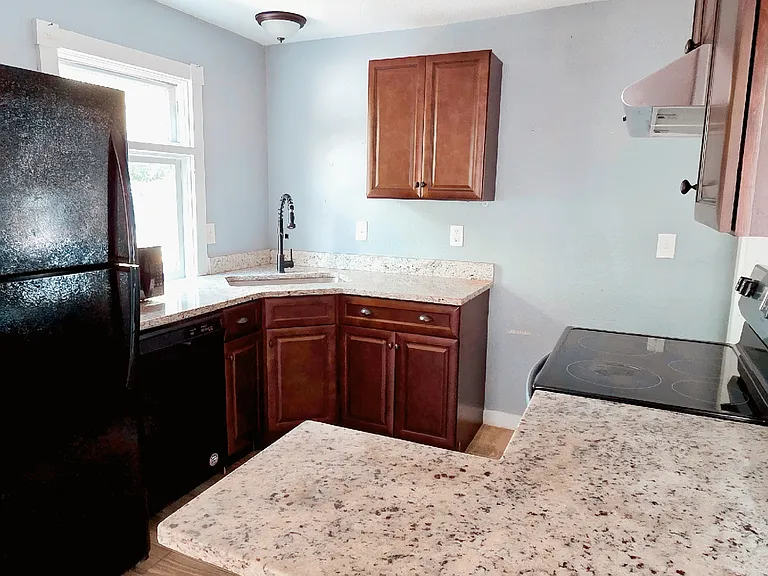 1609 Poinsettia Ave — Photo 5