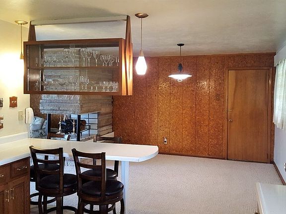 4th image of 49 Sunset Ln