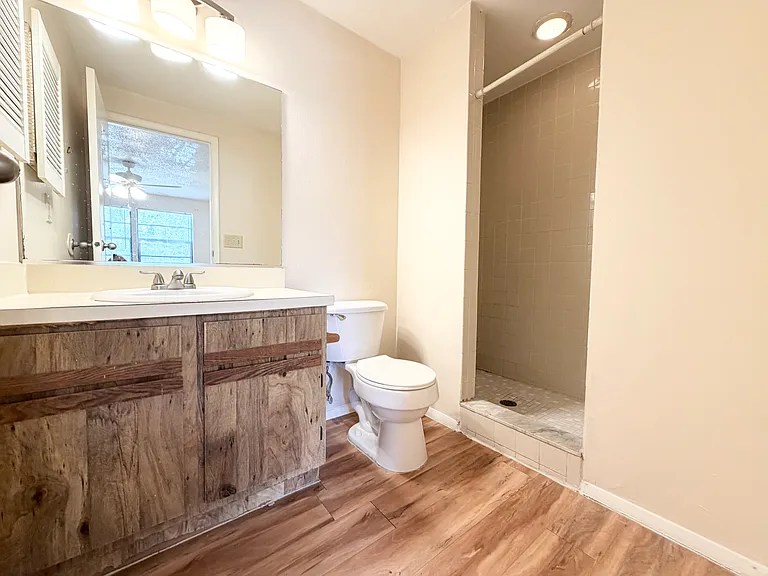 129 Camphor Cir #F — Photo 23