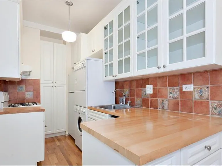 245 W 74th St #8D — Photo 5