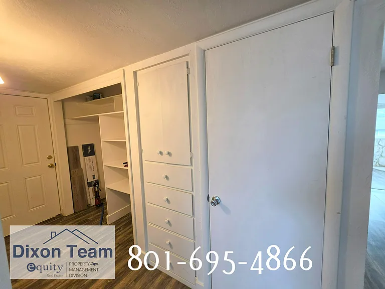 2327 Chateau Dr #1 — Photo 2