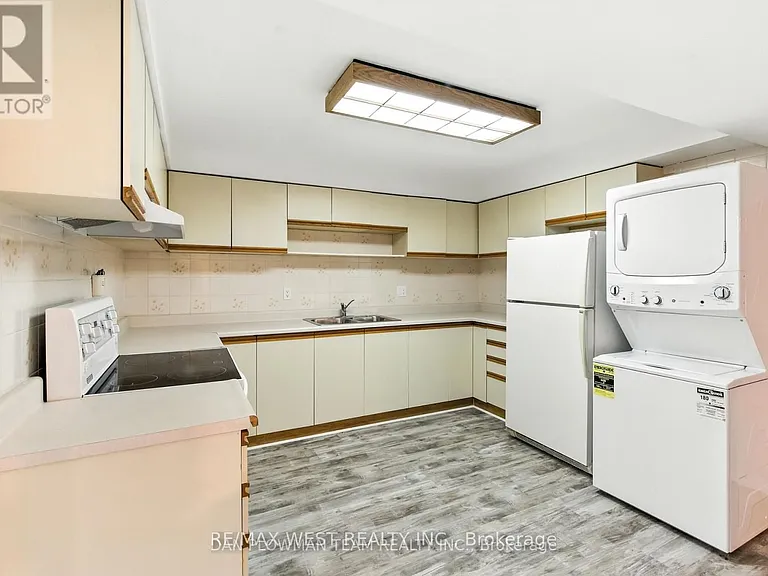 83 Sherwood Rd E #2 — Photo 2