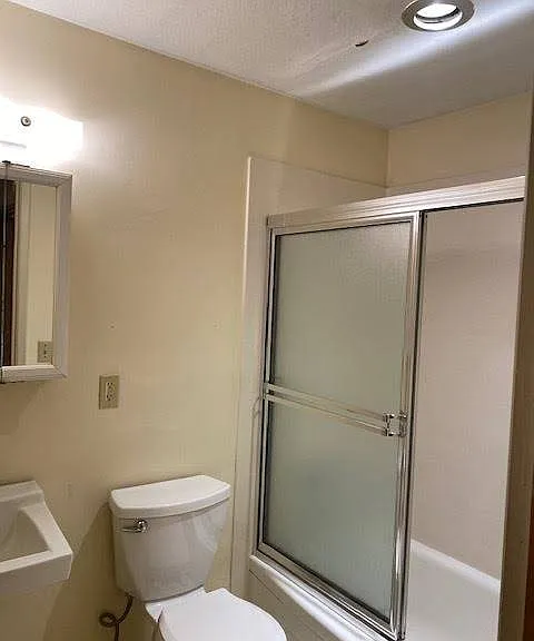 419 NW 26th St — Photo 9