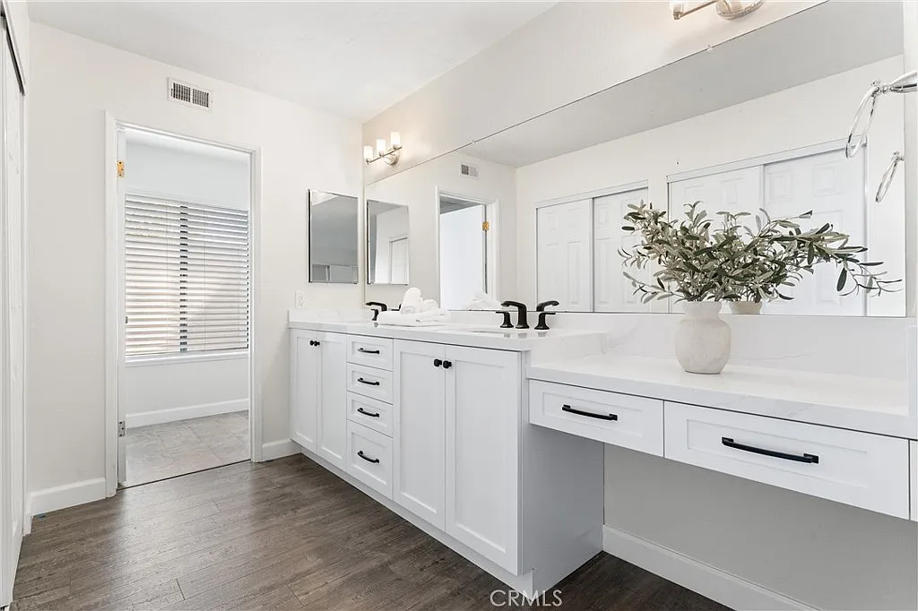 3 bed, 1618 sqft, $4,850 — Photo 2
