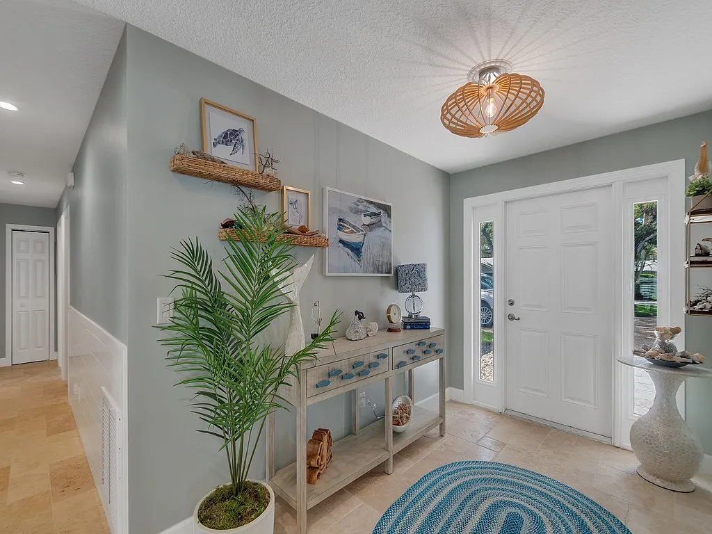 3 bed, 2367 sqft, $17,000 — Photo 3
