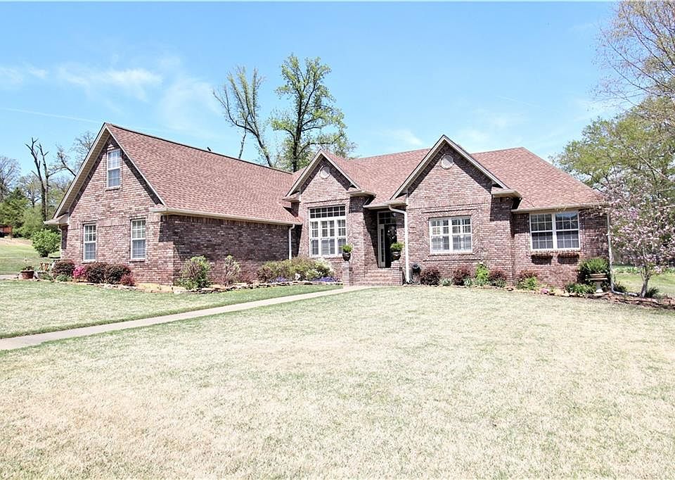 1st image of 819 Powderhorn Cir