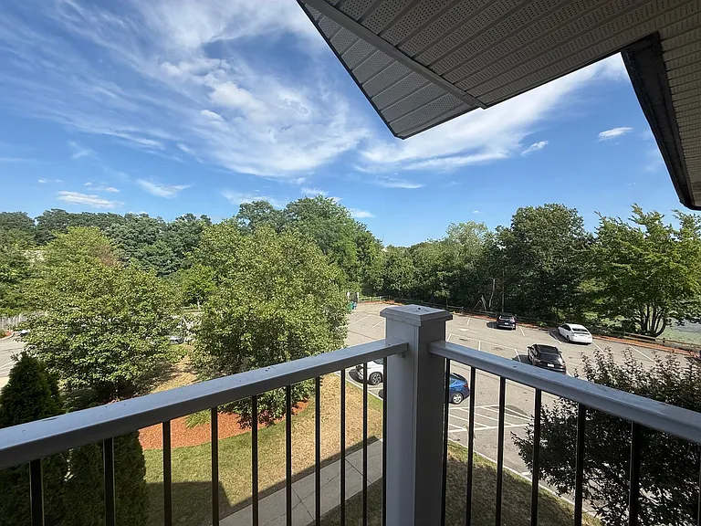 Pondsview Apartments — Photo 56