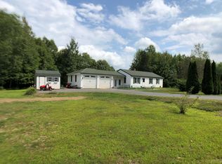 8 Paige Dr, Gorham, ME 04038