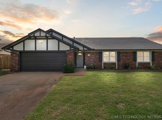 817 N Ivy St, Jenks, OK 74037