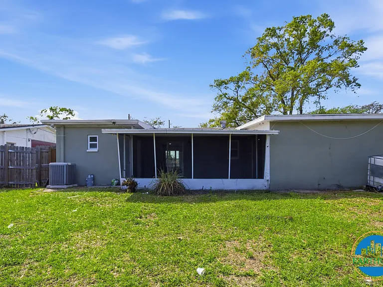 8609 Chinaberry Dr — Photo 27
