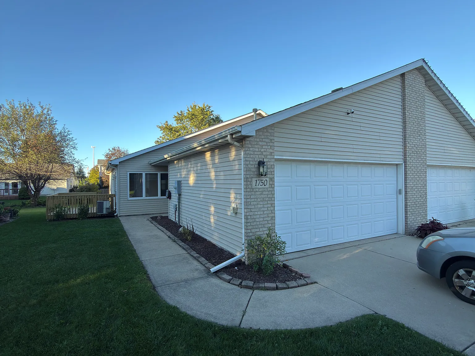 2 bed, 1220 sqft, $2,100 — Photo 1