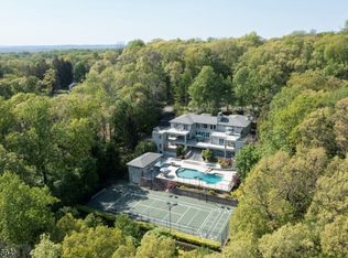 58 Ridge Rd, Watchung, NJ 07069