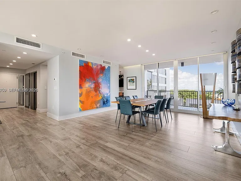 1000 Venetian Way #502 — Photo 4