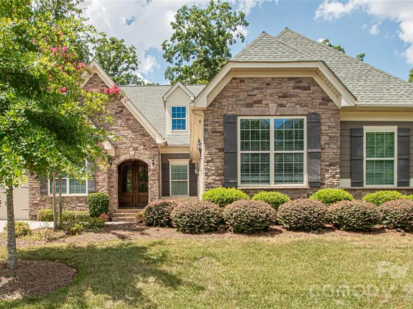 324 Eden Hollow Ln, Matthews, NC 28104