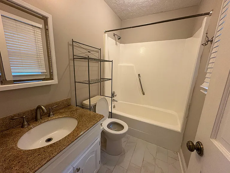 405 Bannerman Ct — Photo 10