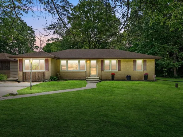5870 S 41st STREET, Greenfield, WI 53221