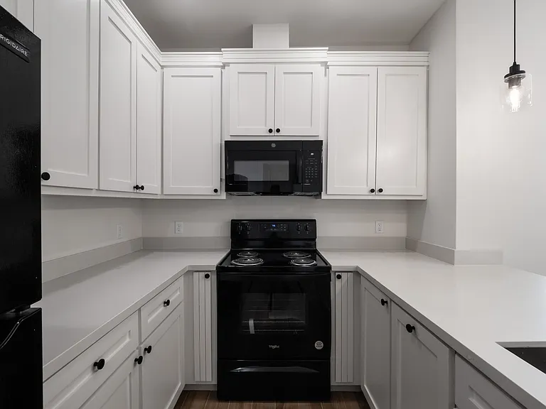 3601 Hidalgo Cir #B — Photo 9