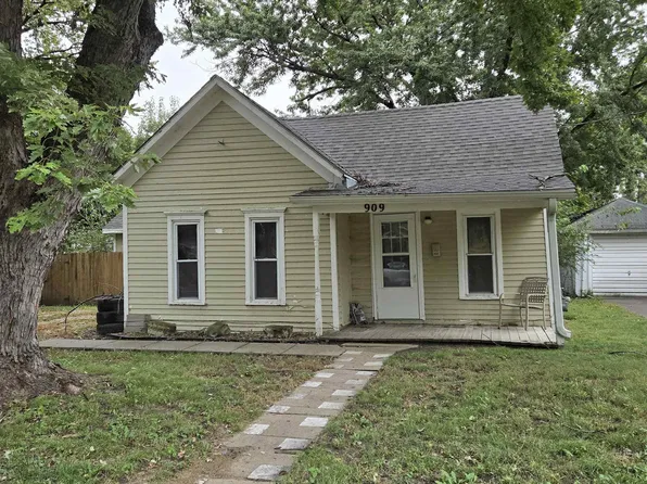 909 W 1st St, Abilene, KS 67410