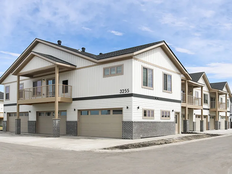 Autumn Townhomes — Photo 2