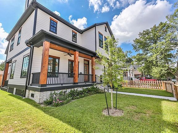 Another perspective of this 4 bedroom, 3.5 bath opportunity in Woodland Heights.