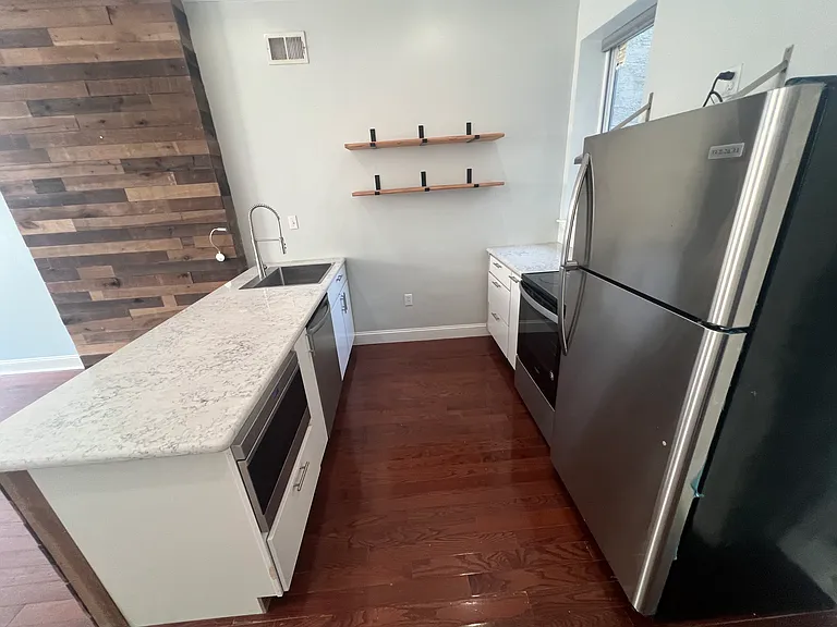 628 N 16th St — Photo 23