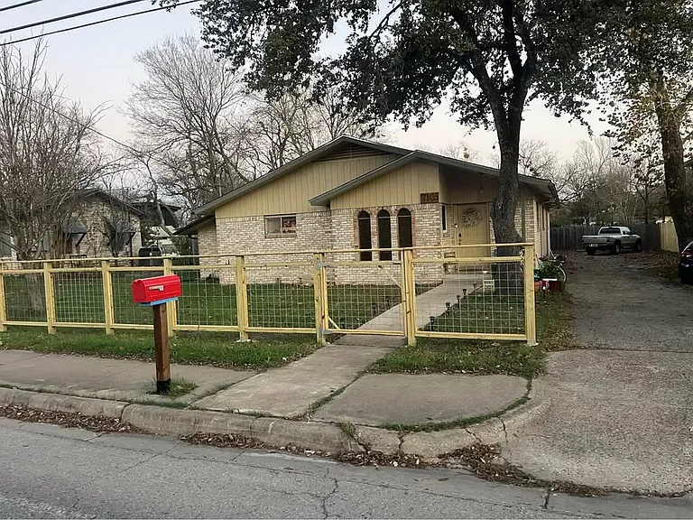 7103 Guadalupe St — Photo 5