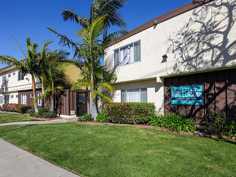 11916 Eucalyptus Ave — Photo 2