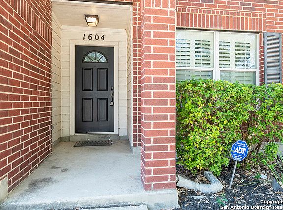 2nd image of 1604 Rolling Brook Ln