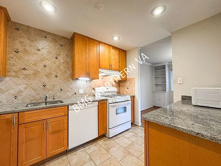 200 N Maple Ave #603 — Photo 11