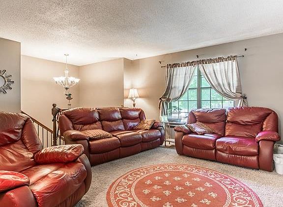 3rd image of 8210 Belmont Dr