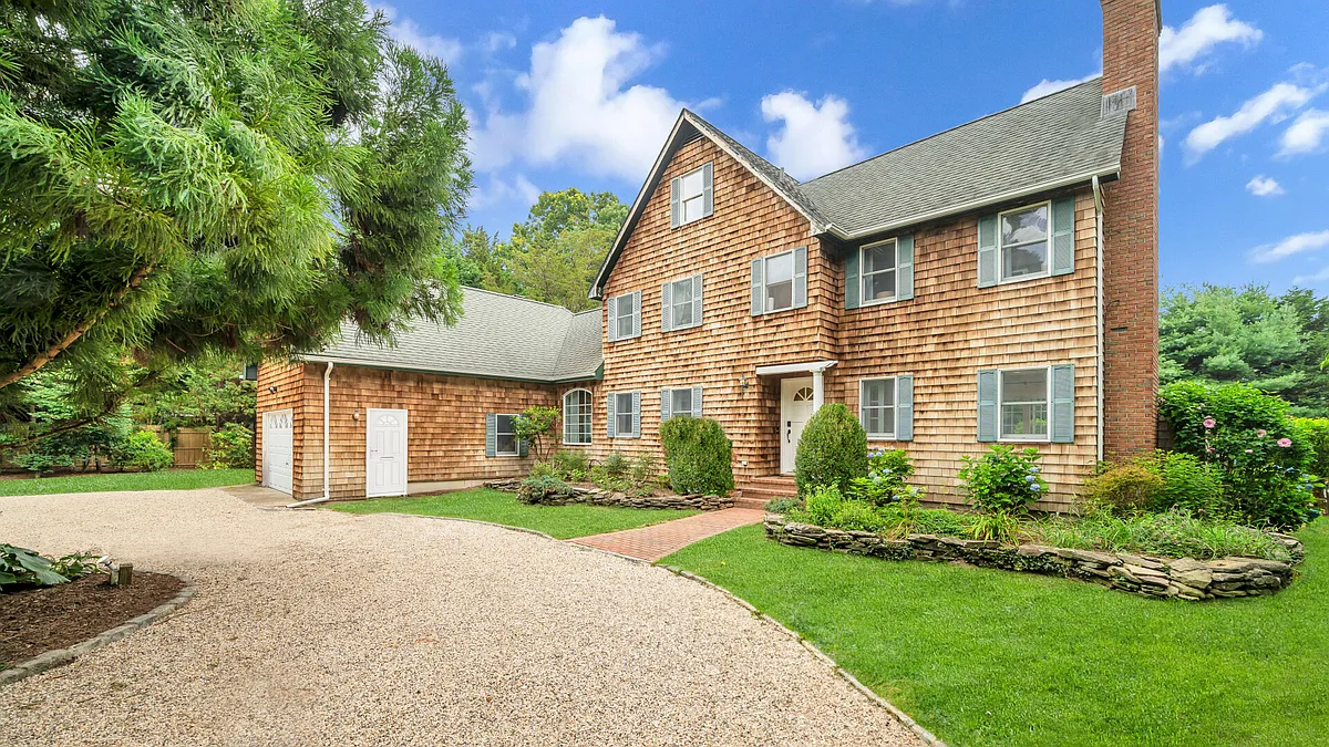Building Photo - Hedge Row Ln