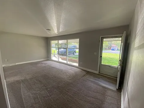 3 bed, 1.5 bath, 1104 sqft, $1,800 — Photo 2