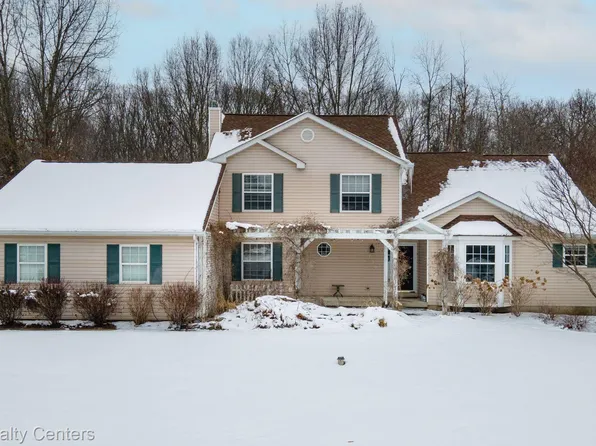 1739 High Pointe Dr, Oxford, MI 48371