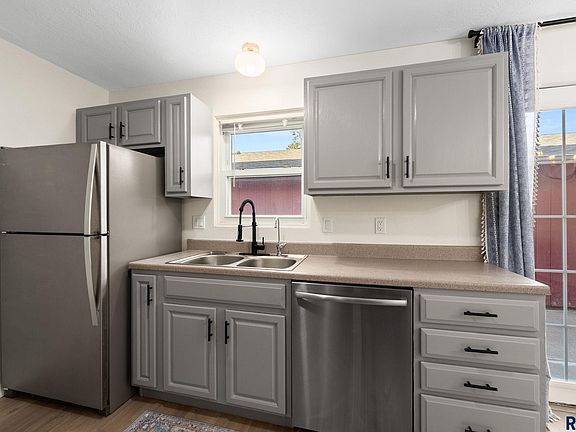 5th image of 101 N Pipestone St Unit 2