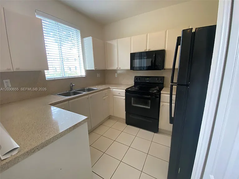 2330 SE 10th St #2330 — Photo 4