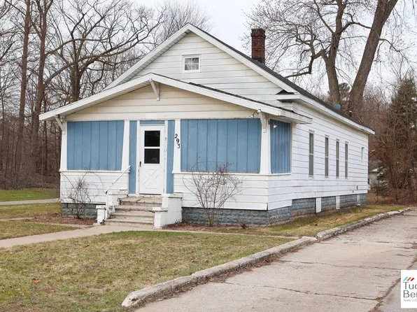 293 N 3rd Ave, Fruitport, MI 49415