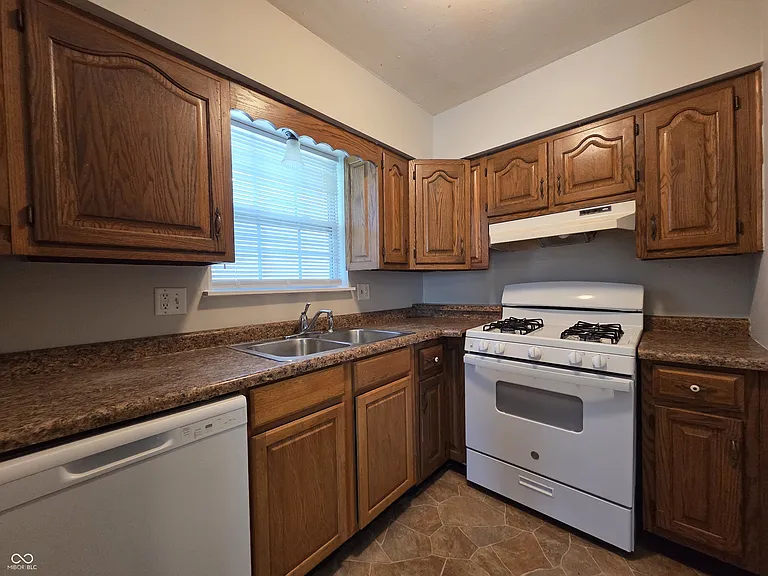 3845 Asbury St — Photo 5