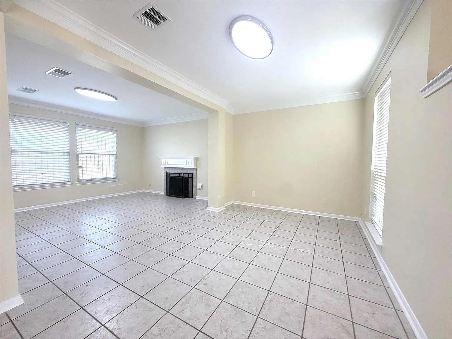 3 bed, 2.5 bath, 2199 sqft, $2,200 — Photo 4
