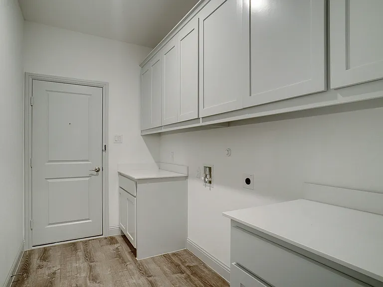 331 Oak Creek Dr — Photo 12