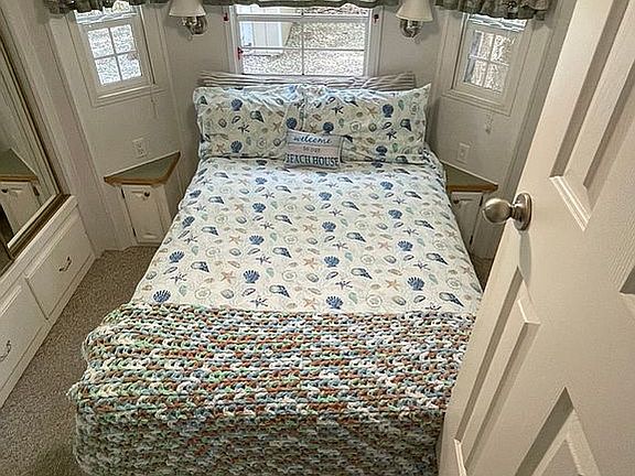 Master bedroom/double bed
