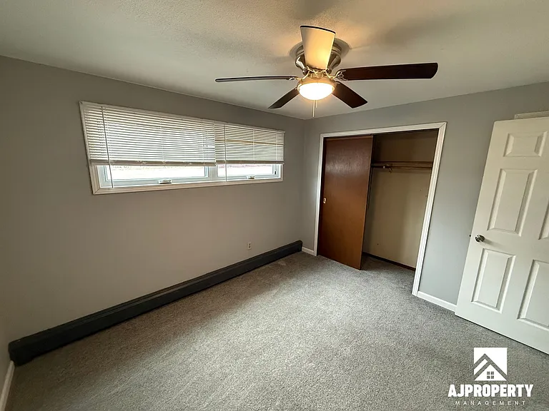 1015 S Duluth Ave — Photo 8