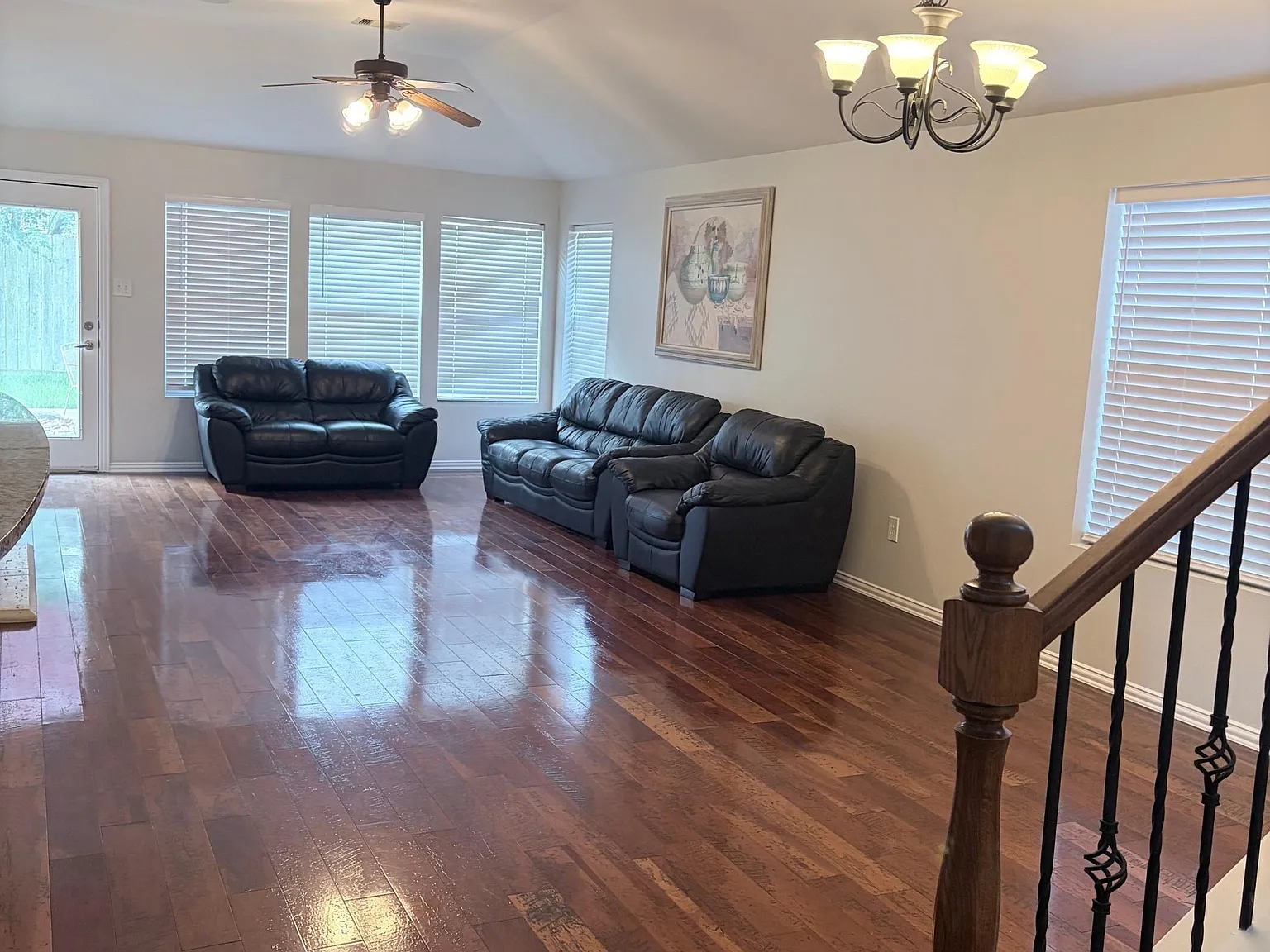 3 bed, 2.5 bath, 2152 sqft, $2,100 — Photo 3
