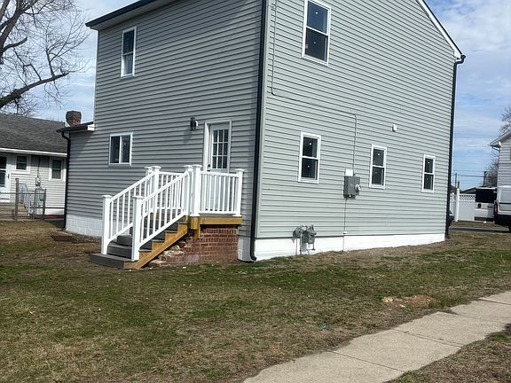2nd image of 276 Johnson St
