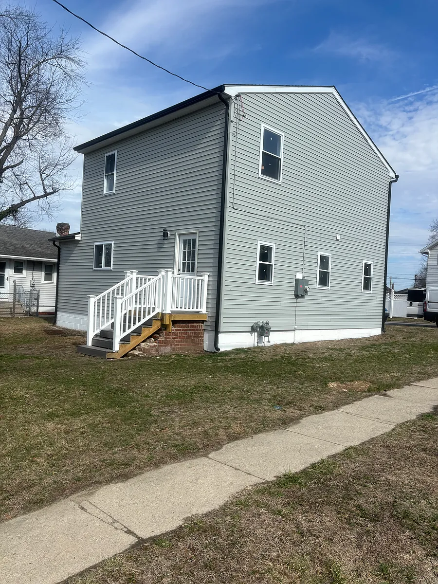 Building Photo - 276 Johnson St