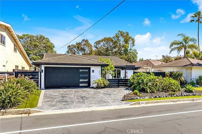 802 Avenida Presidio — Photo 1
