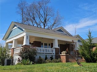 208 Pendleton St, Pickens, SC 29671