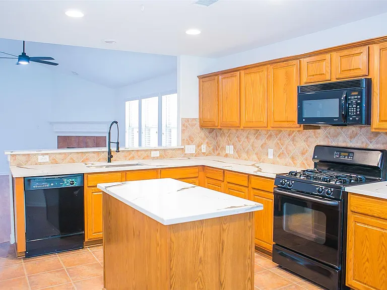 91 Genesee Ridge Dr — Photo 23
